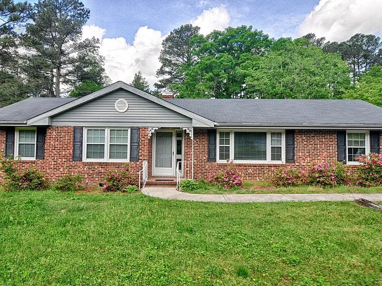 1526 Smith Level Rd — Photo 1