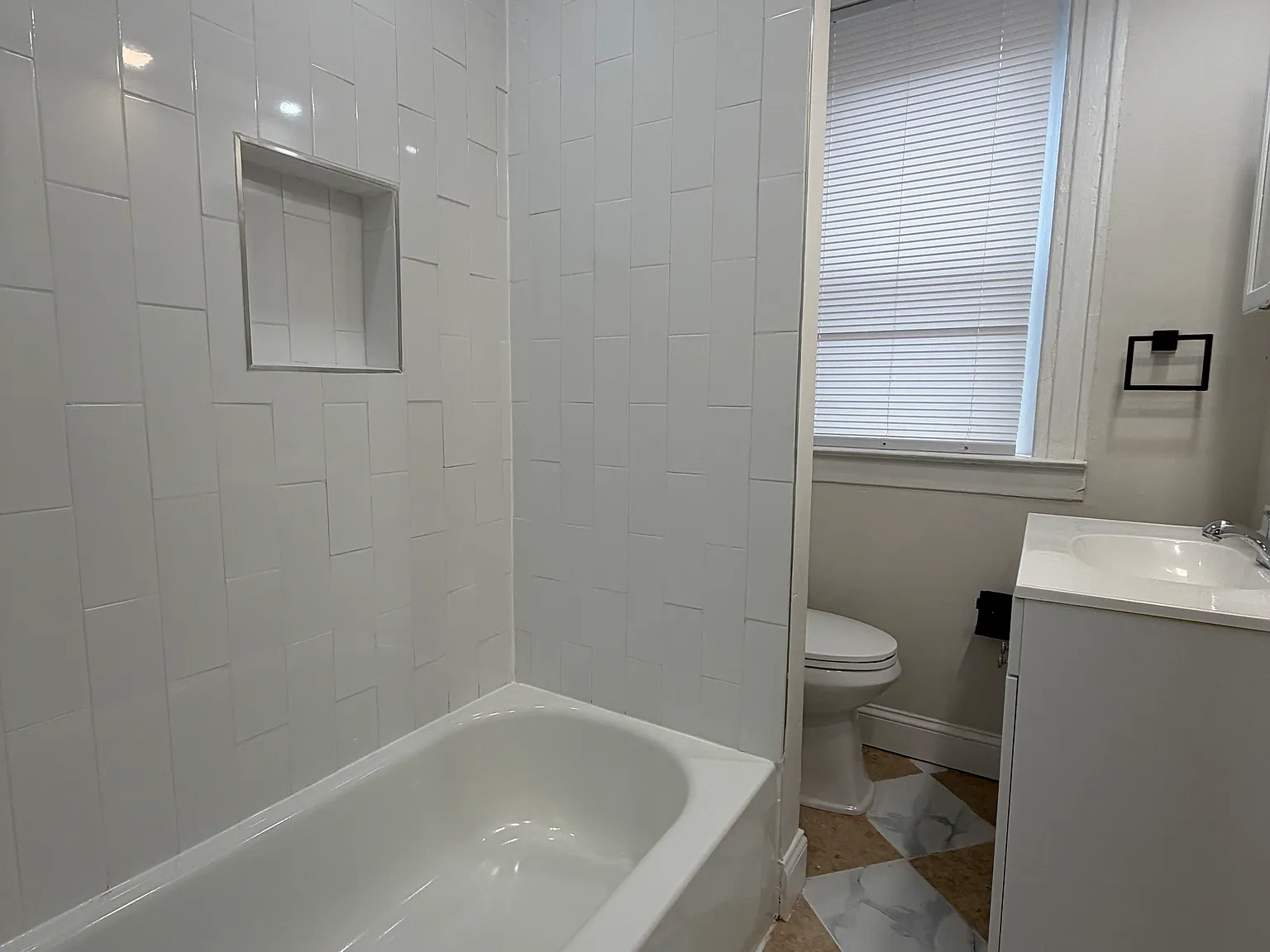 3 bed, 1000 sqft, $1,850 — Photo 3