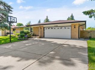 1728 E Aztec Ln, Mount Prospect, IL 60056