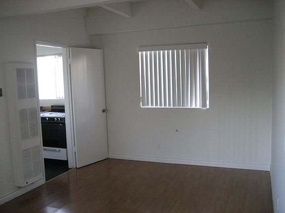 4th image of 3730 Clarington Ave #12