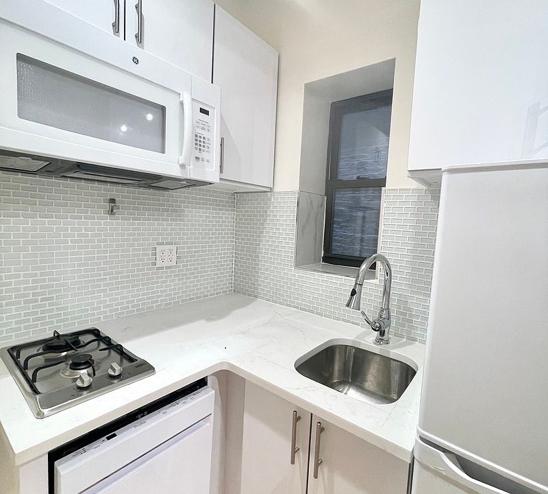 1st image of 219 W 16th St