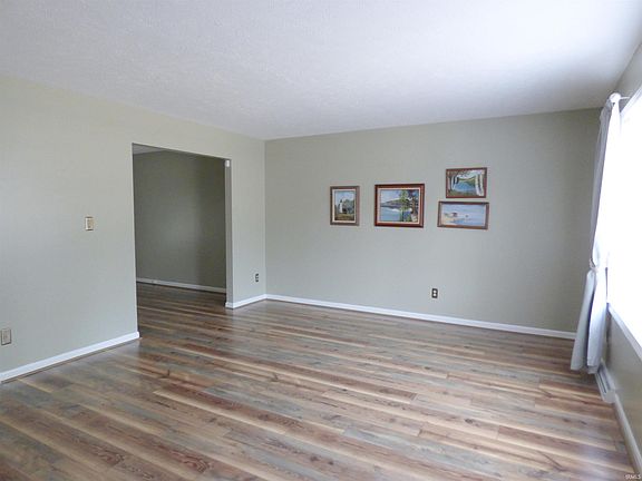 3rd image of 1310 Fairfax Dr