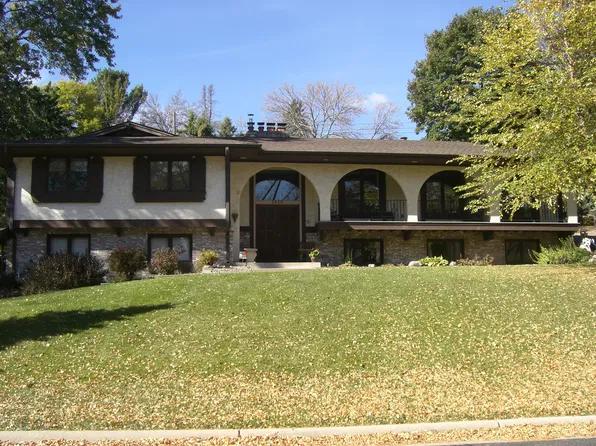 1815 Noble Dr, Golden Valley, MN 55422