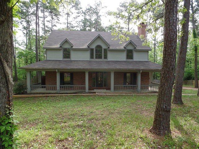 1st image of 204 Carriage Dr