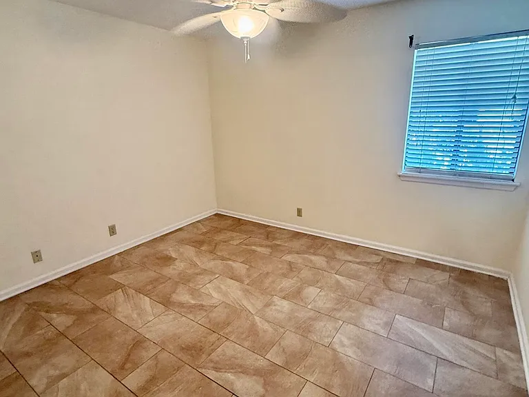 227 Walmar Grv — Photo 13