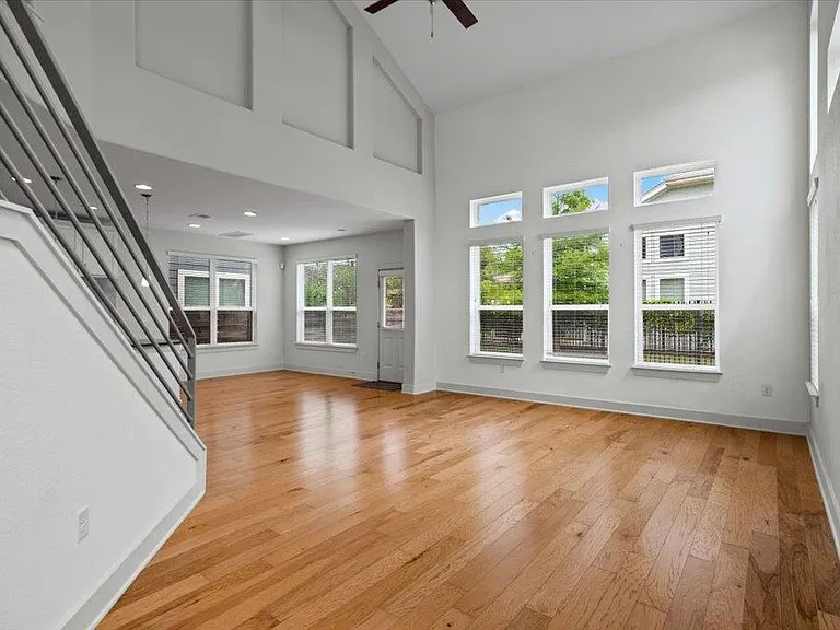 5915 Swayden Ln — Photo 4