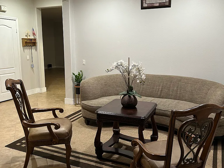 35858 Anderson St — Photo 3