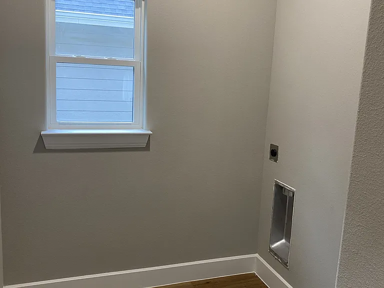 423 W Monterey St — Photo 16