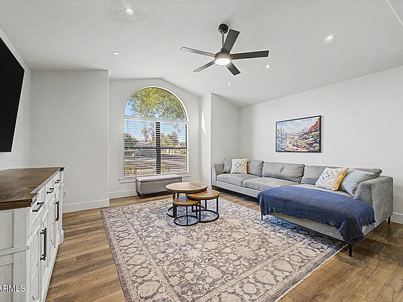 3rd image of 4101 W CALLE LEJOS --