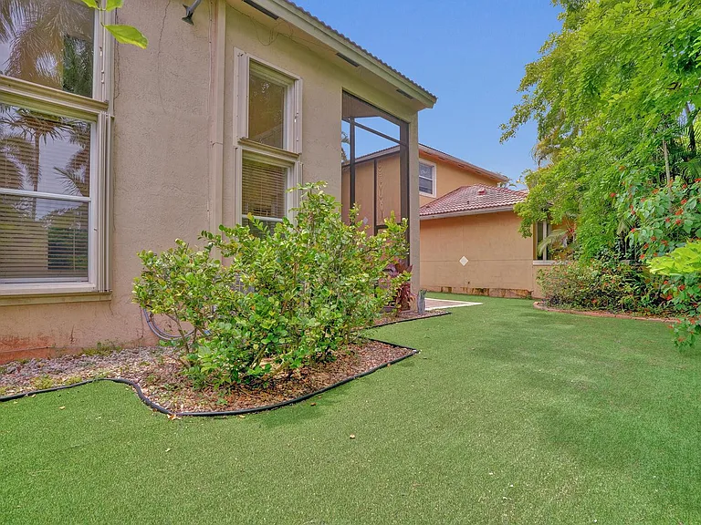 5897 NW 120th Ter — Photo 19