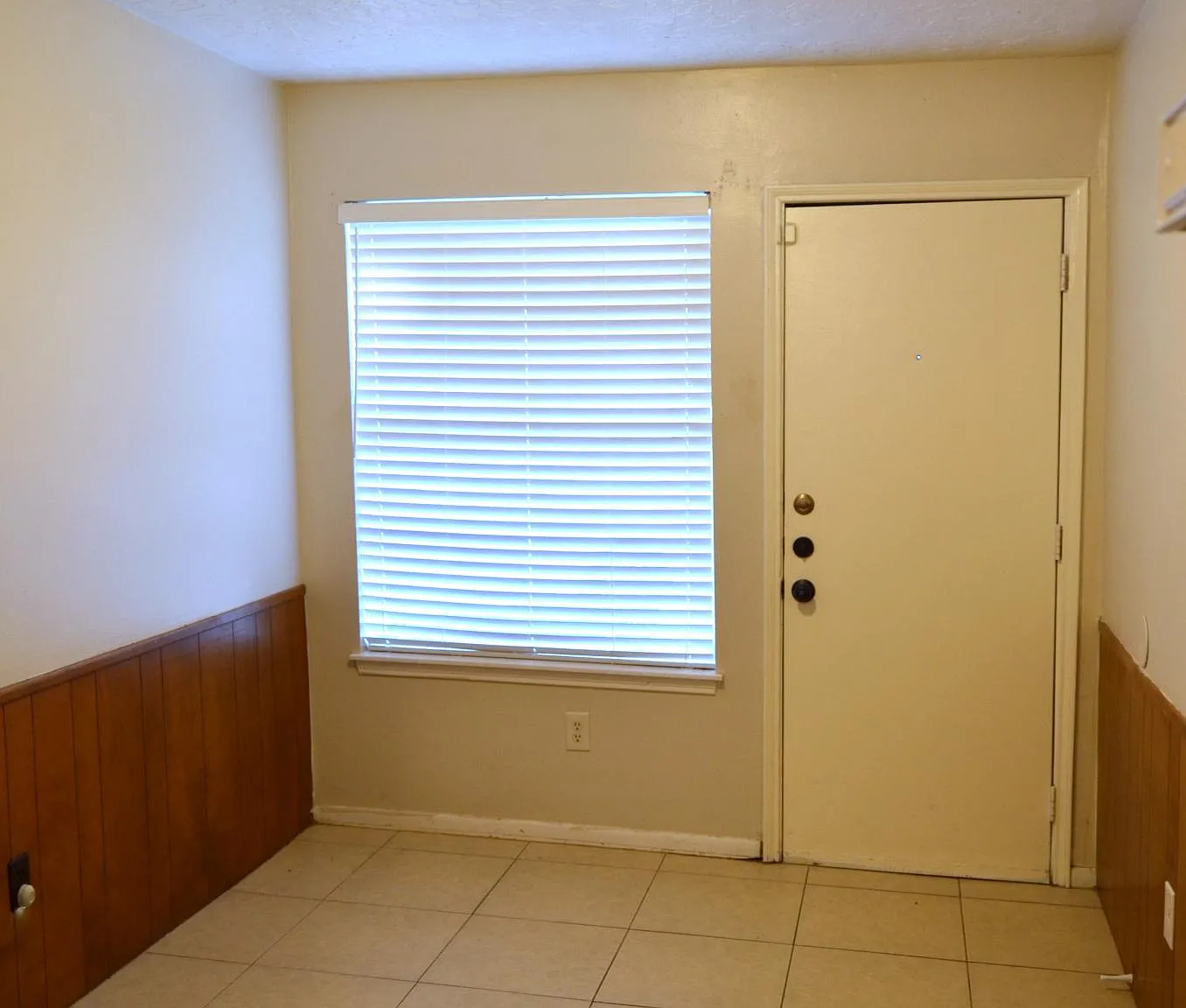 3 bed, 1900 sqft, $2,025 — Photo 4