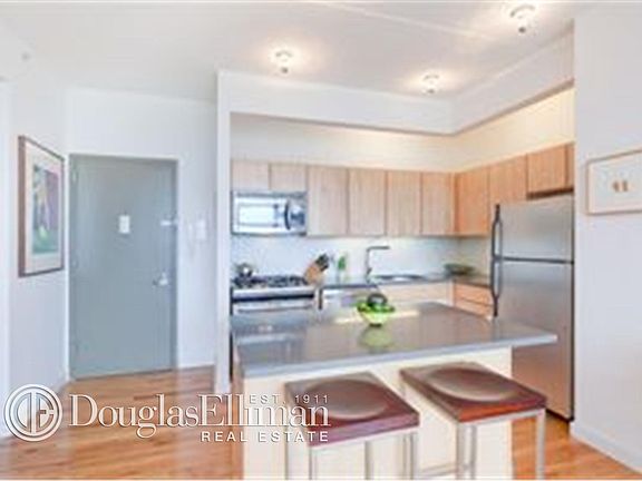 3rd image of 475 Sterling Pl APT 5D