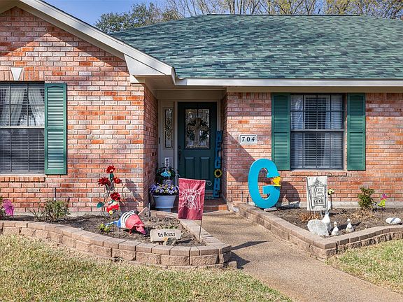 5th image of 704 Bormann St