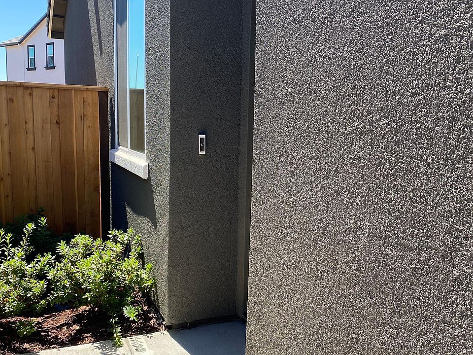 Private side entrance with a ring door bell