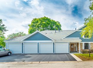 732 Plum Tree Ct APT B1, Wheeling, IL 60090