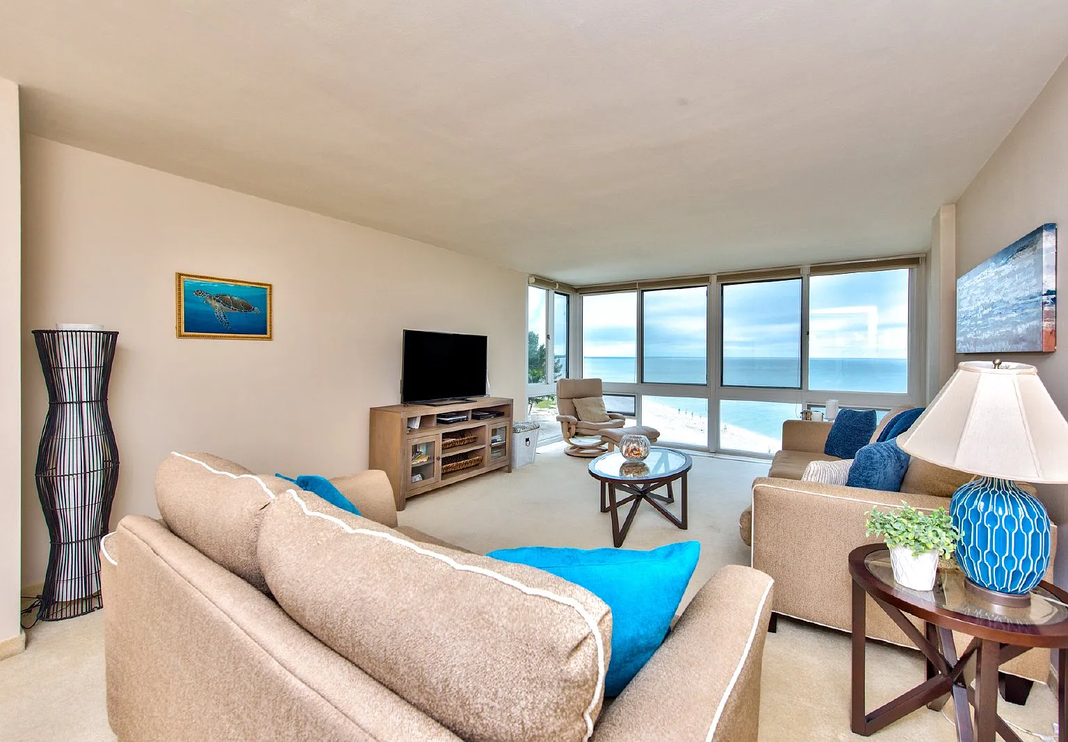 2 bed, 2.0 bath, 905 sqft, $10,000 — Photo 2
