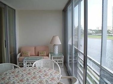 5th image of 44 Yacht Club Dr APT 510