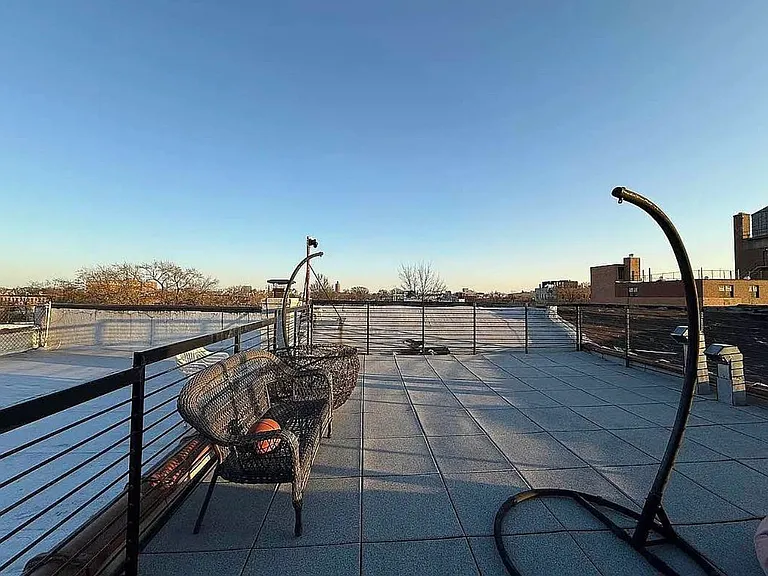 921 Gates Ave #3R — Photo 8