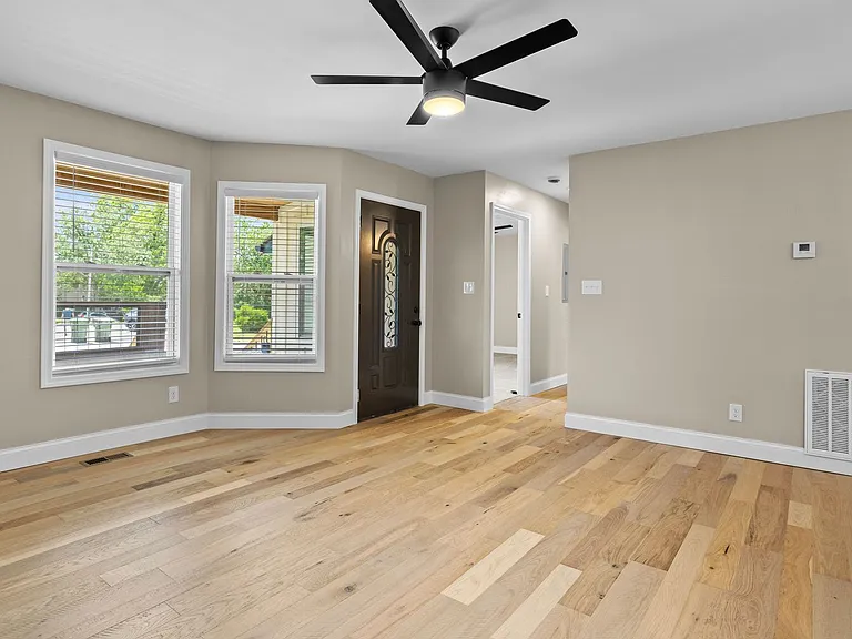 910 Windlau Ct — Photo 4