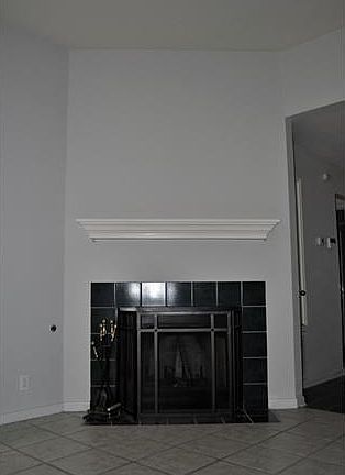 3rd image of 610 Faircrest Dr