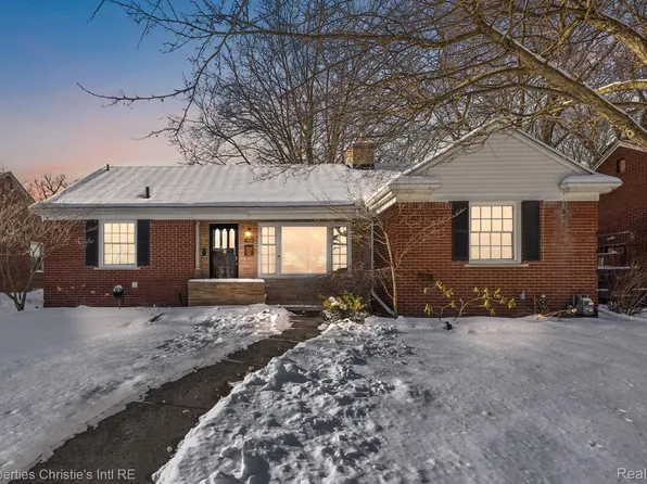 459 Bournemouth Cir, Grosse Pointe Farms, MI 48236