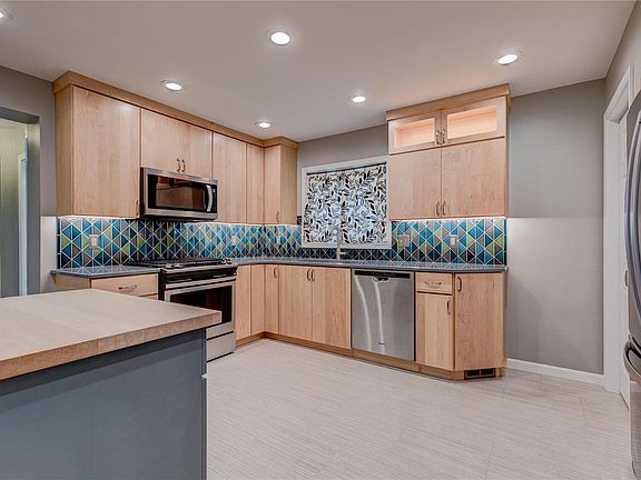 4th image of 260 Saint Anthony Ln