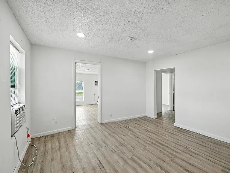 320 T A Carroll Ave — Photo 7