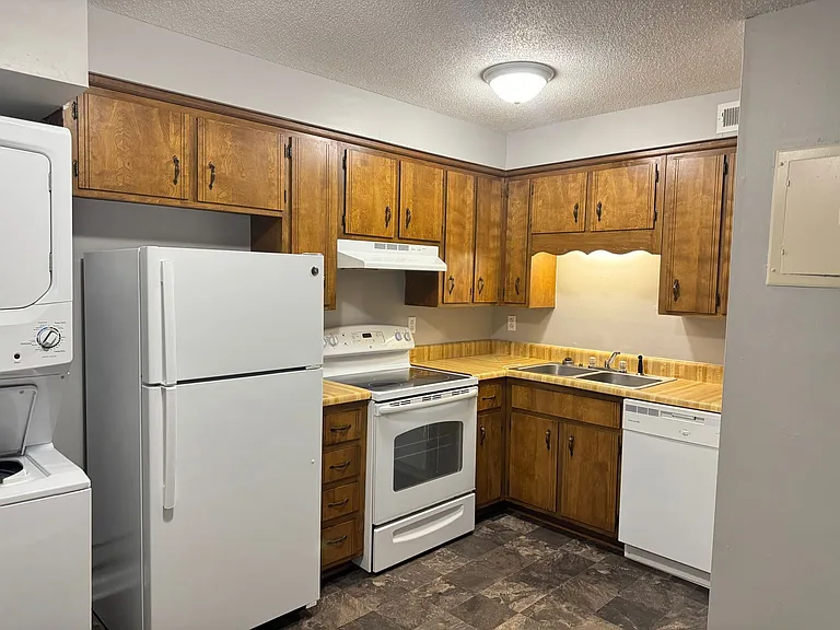 526 Main St #2 — Photo 6