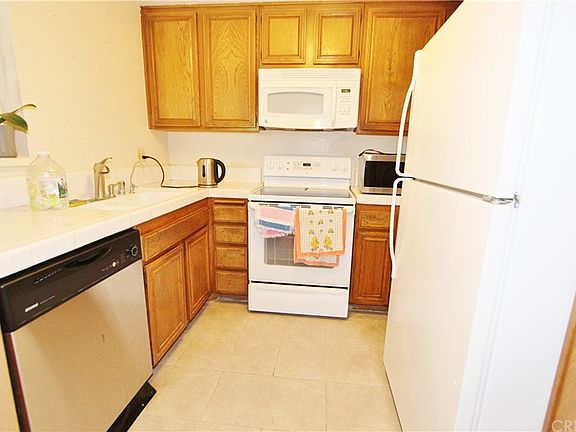 3rd image of 22100 Burbank Blvd Unit 302A