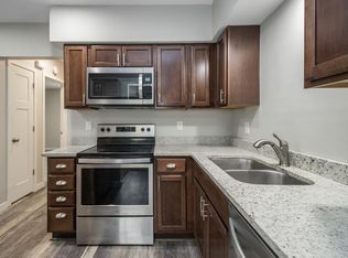 306 4th Ave NW APT 4, New Prague, MN 56071