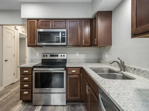 306 4th Ave NW APT 4, New Prague, MN 56071