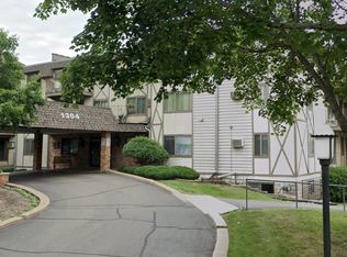 1304 W Medicine Lake Dr APT 117B, Minneapolis, MN 55441