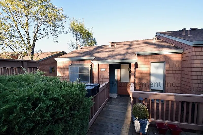 3 bed, 2.5 bath, 1740 sqft, $4,875 — Photo 1