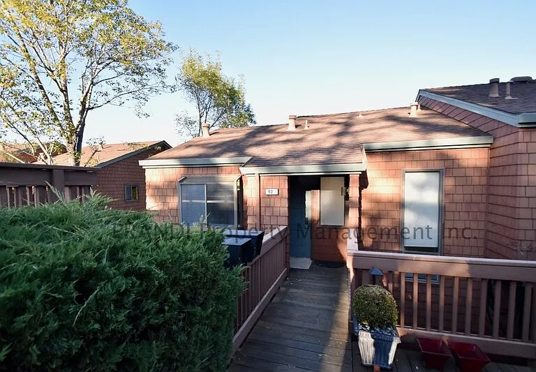 920 Arlene Way — Photo 1