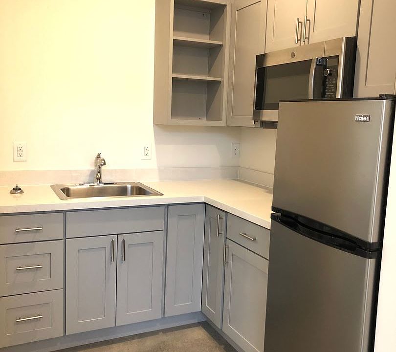 1st image of 412 Bellevue Ave E #00
