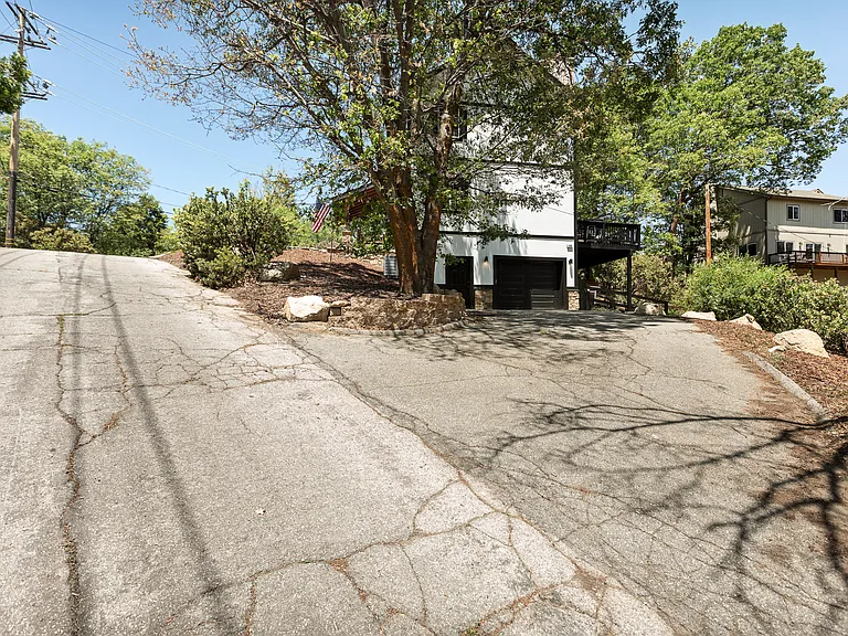 1498 Deer Way Dr — Photo 42