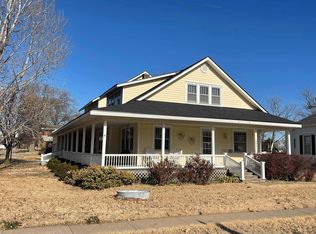 305 E 5th St, Russell, KS 67665
