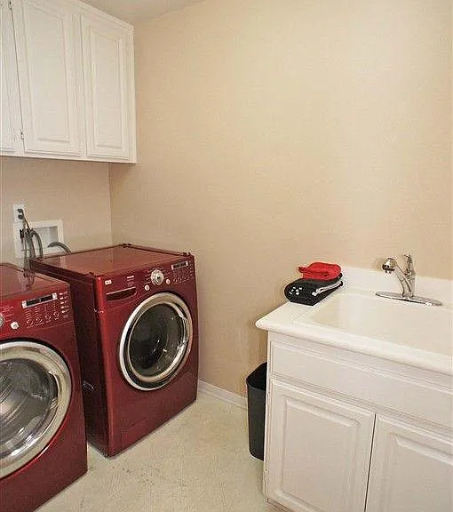 7778 Highwood Ave — Photo 13