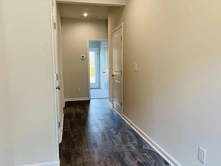 250 Mahone Dr — Photo 16