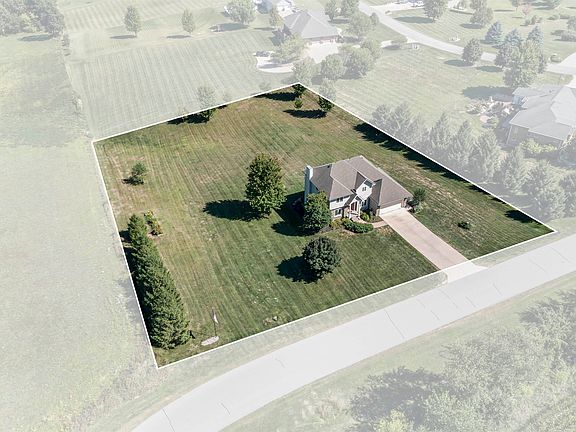 3rd image of 9466 Royal Wood Dr