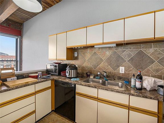 5th image of 308 W 8th St APT 318