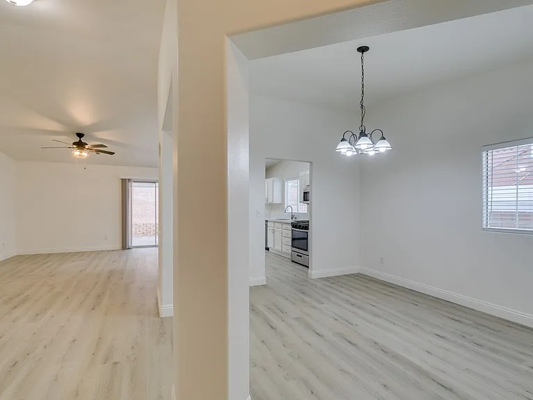 437 Palegold St — Photo 10