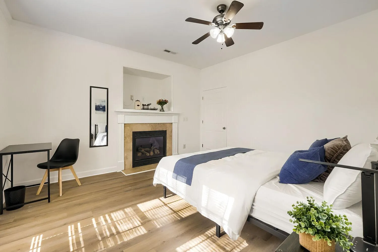4 bed, 3.0 bath, 2479 sqft, $1,209 — Photo 3