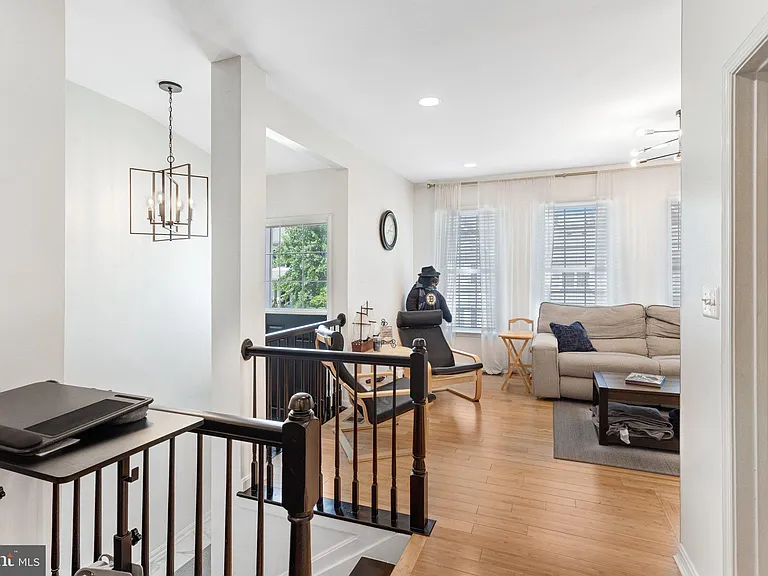 12703 Gartney Ln — Photo 3