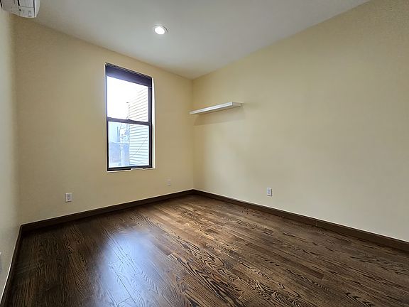 5th image of 118 Roebling St #2