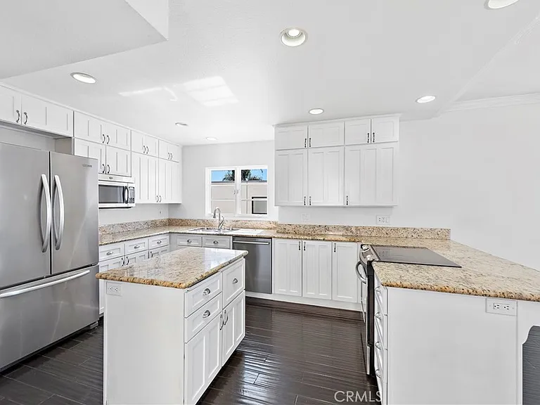 882 Acapulco St — Photo 11