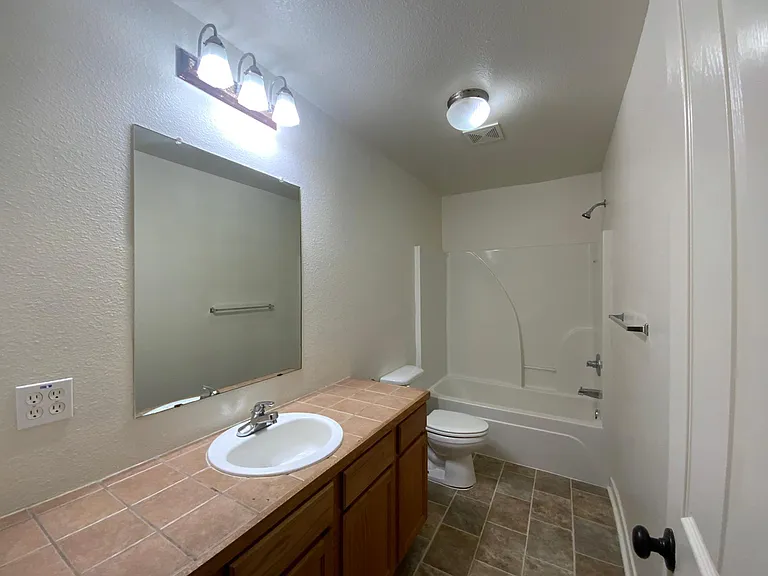 200 Sandstone Dr #D — Photo 12