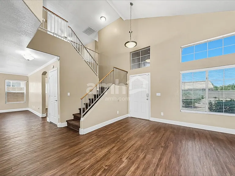 907 N Albert Dr — Photo 7