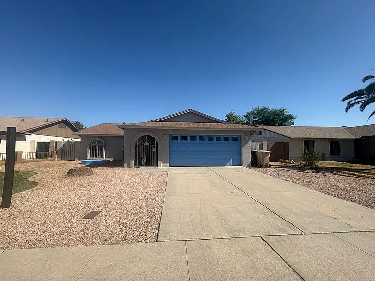 7137 W Colter St — Photo 2