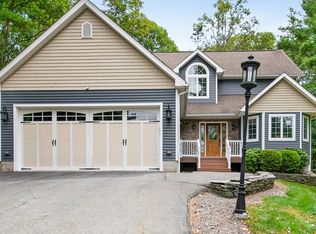 125 Glennwood Dr, Hawley, PA 18428